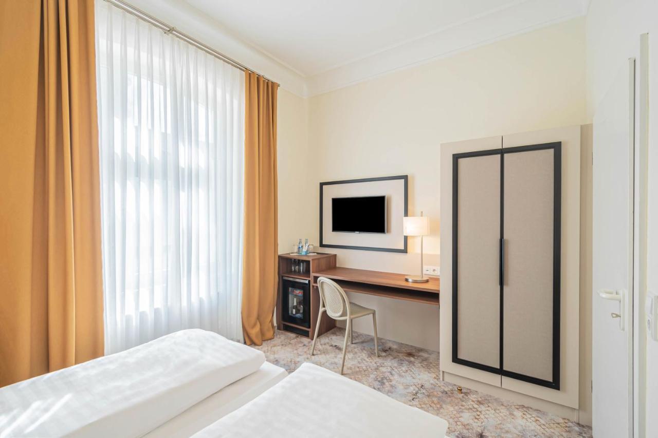 Hotel Villa Am Kurpark Бад Хомбург фор дер Хьое Екстериор снимка