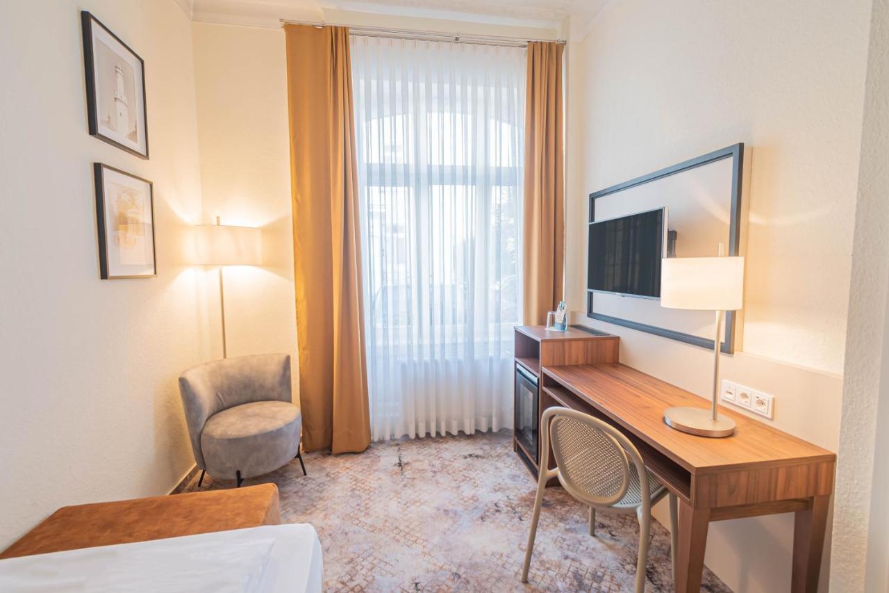 Hotel Villa Am Kurpark Бад Хомбург фор дер Хьое Екстериор снимка