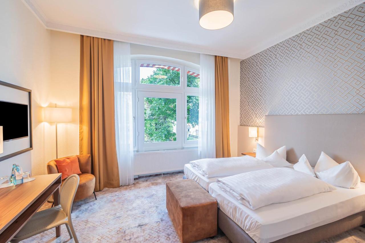 Hotel Villa Am Kurpark Бад Хомбург фор дер Хьое Екстериор снимка