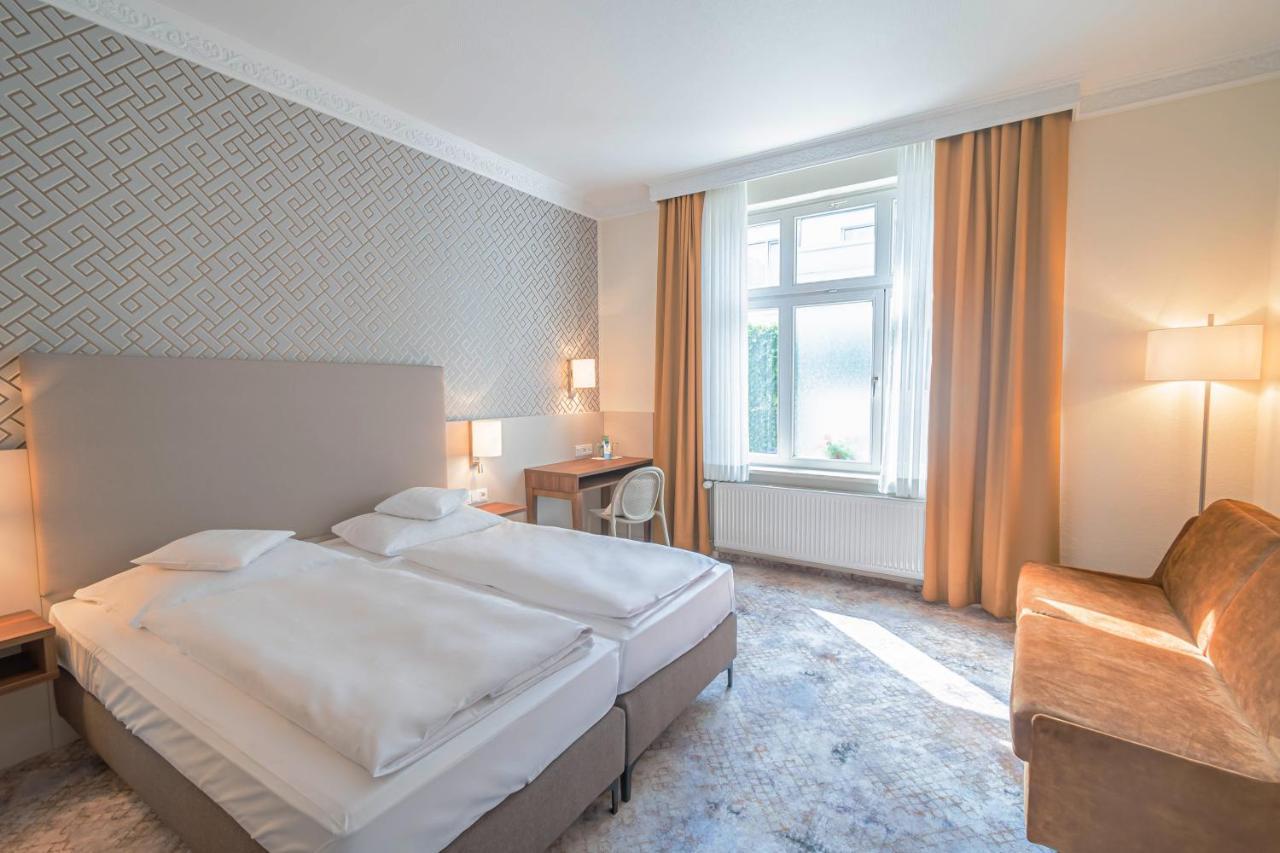 Hotel Villa Am Kurpark Бад Хомбург фор дер Хьое Екстериор снимка