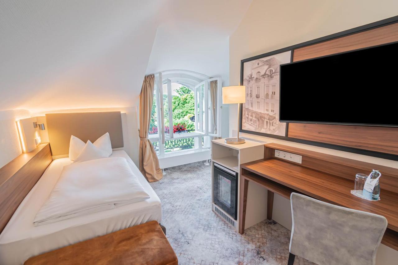 Hotel Villa Am Kurpark Бад Хомбург фор дер Хьое Екстериор снимка