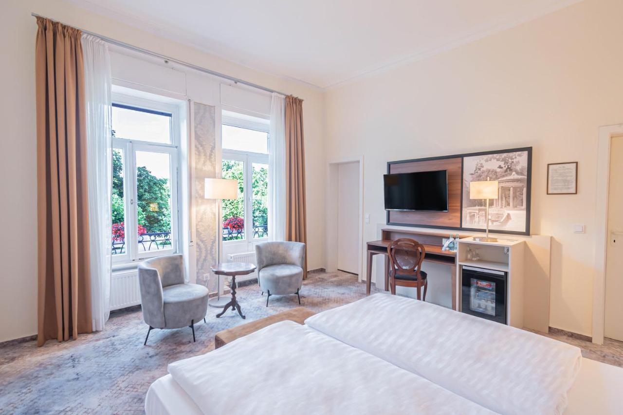 Hotel Villa Am Kurpark Бад Хомбург фор дер Хьое Екстериор снимка
