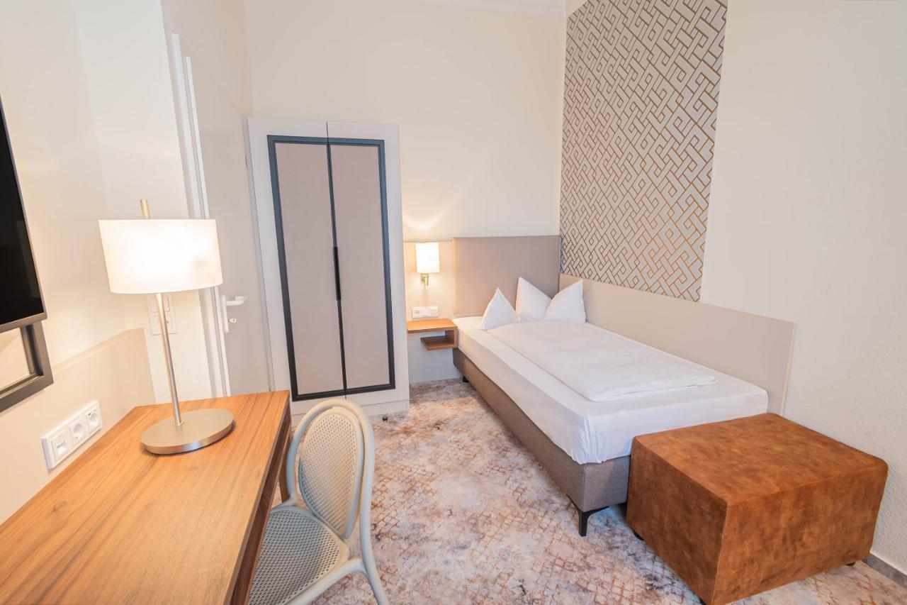 Hotel Villa Am Kurpark Бад Хомбург фор дер Хьое Екстериор снимка