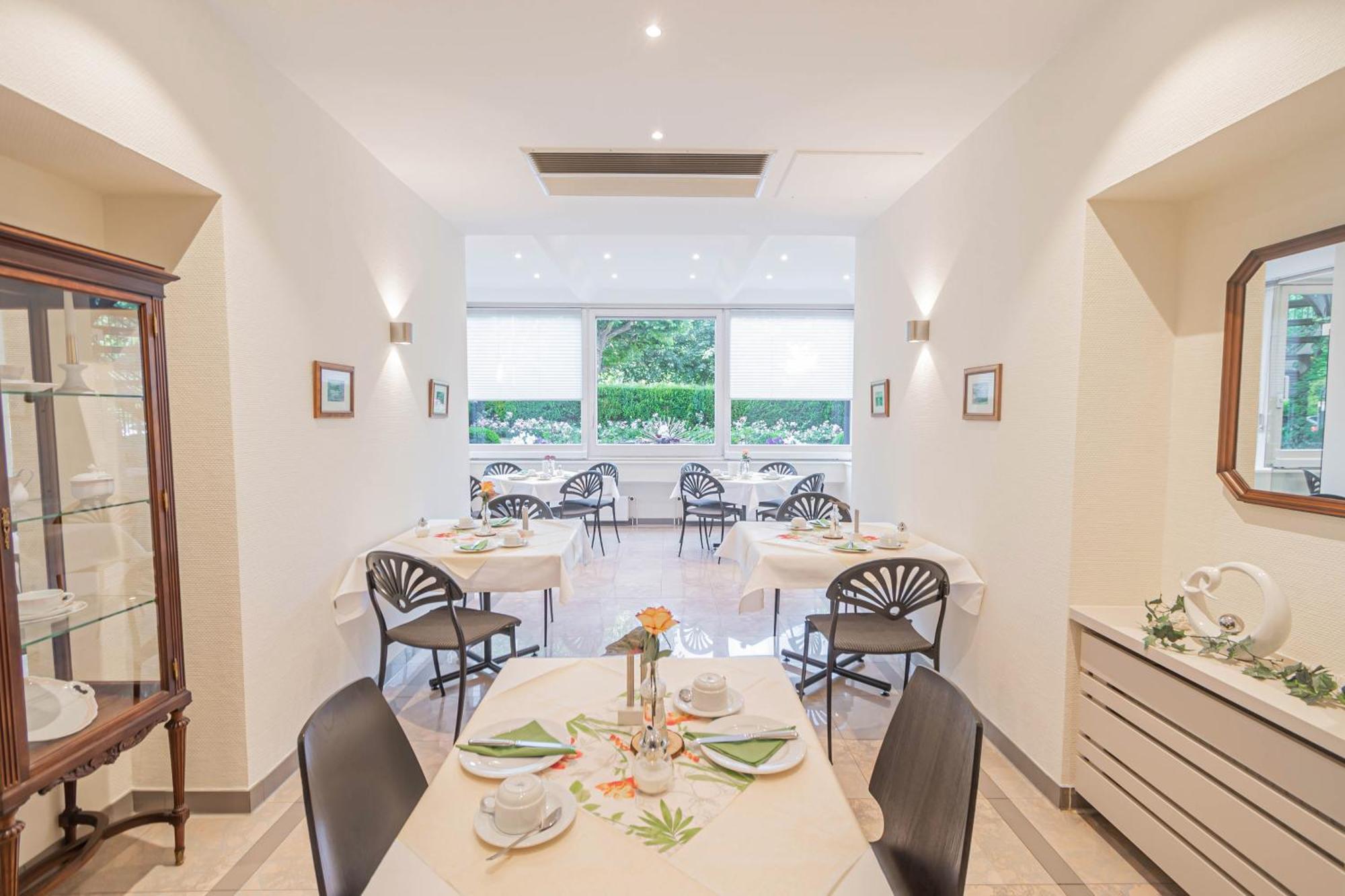 Hotel Villa Am Kurpark Бад Хомбург фор дер Хьое Екстериор снимка