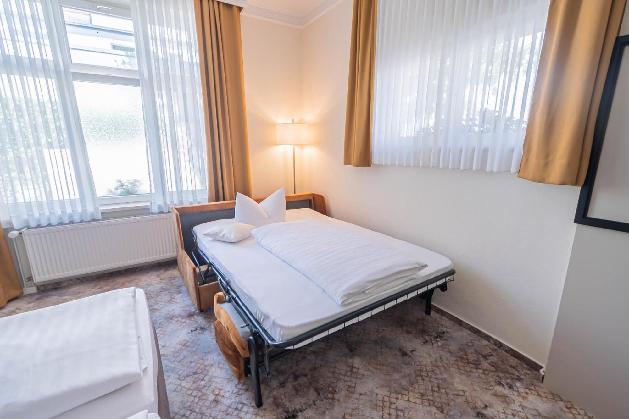 Hotel Villa Am Kurpark Бад Хомбург фор дер Хьое Екстериор снимка