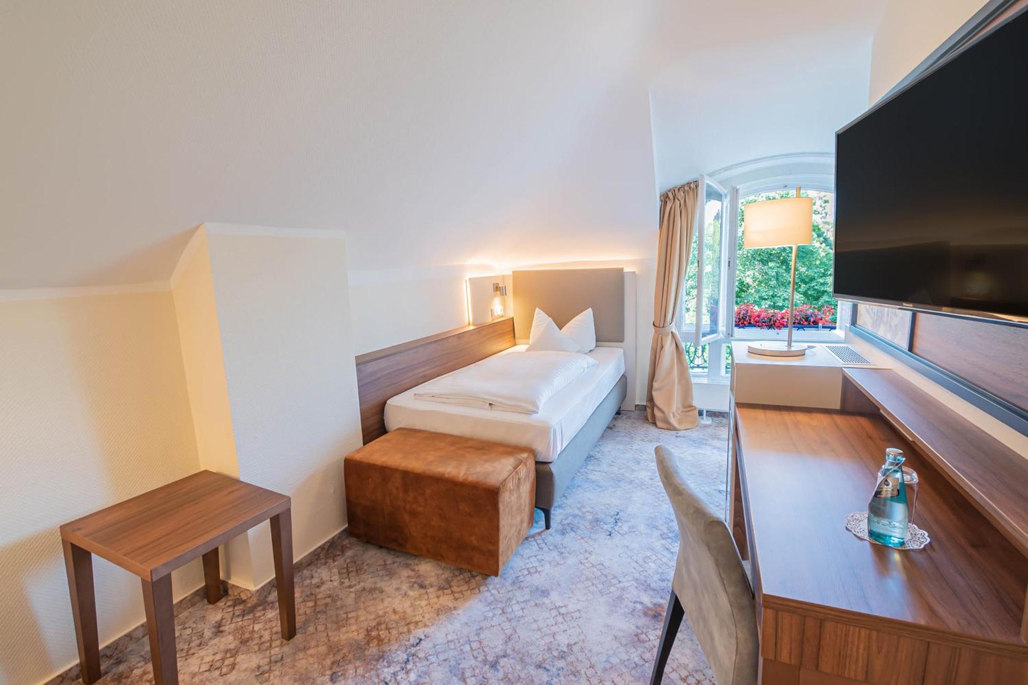 Hotel Villa Am Kurpark Бад Хомбург фор дер Хьое Екстериор снимка