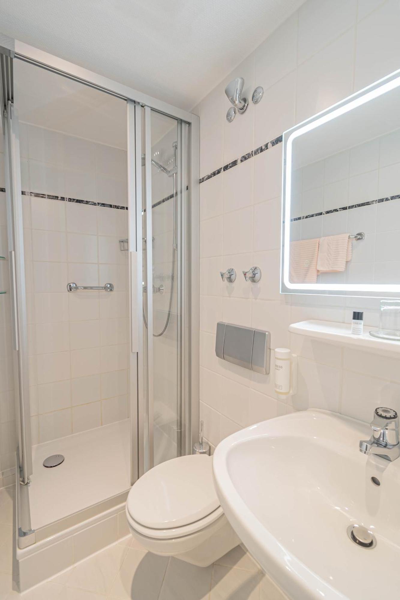 Hotel Villa Am Kurpark Бад Хомбург фор дер Хьое Стая снимка
